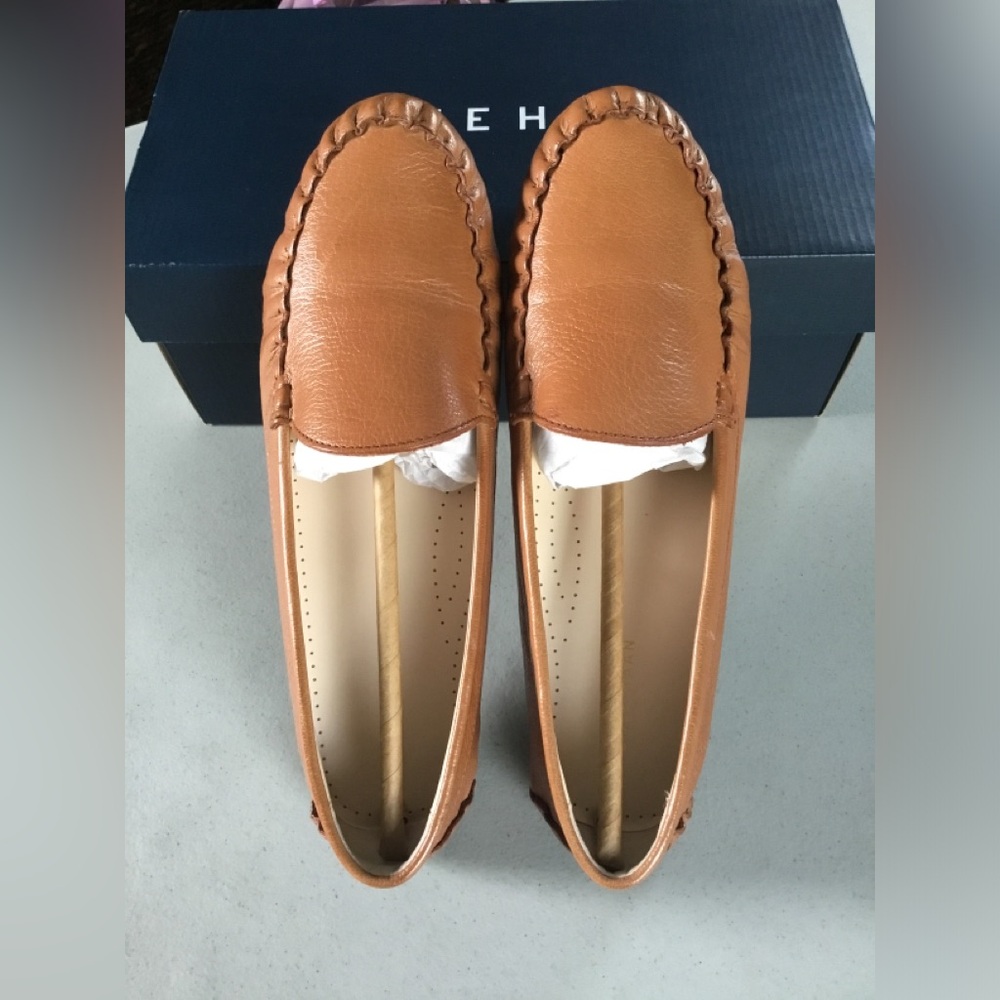 COLE HAAN WOMEN EVELYN DRIVER PECAN LEATHER FLATS TRUE SIZE 9.5 B W/BIX - Picture 2 of 15
